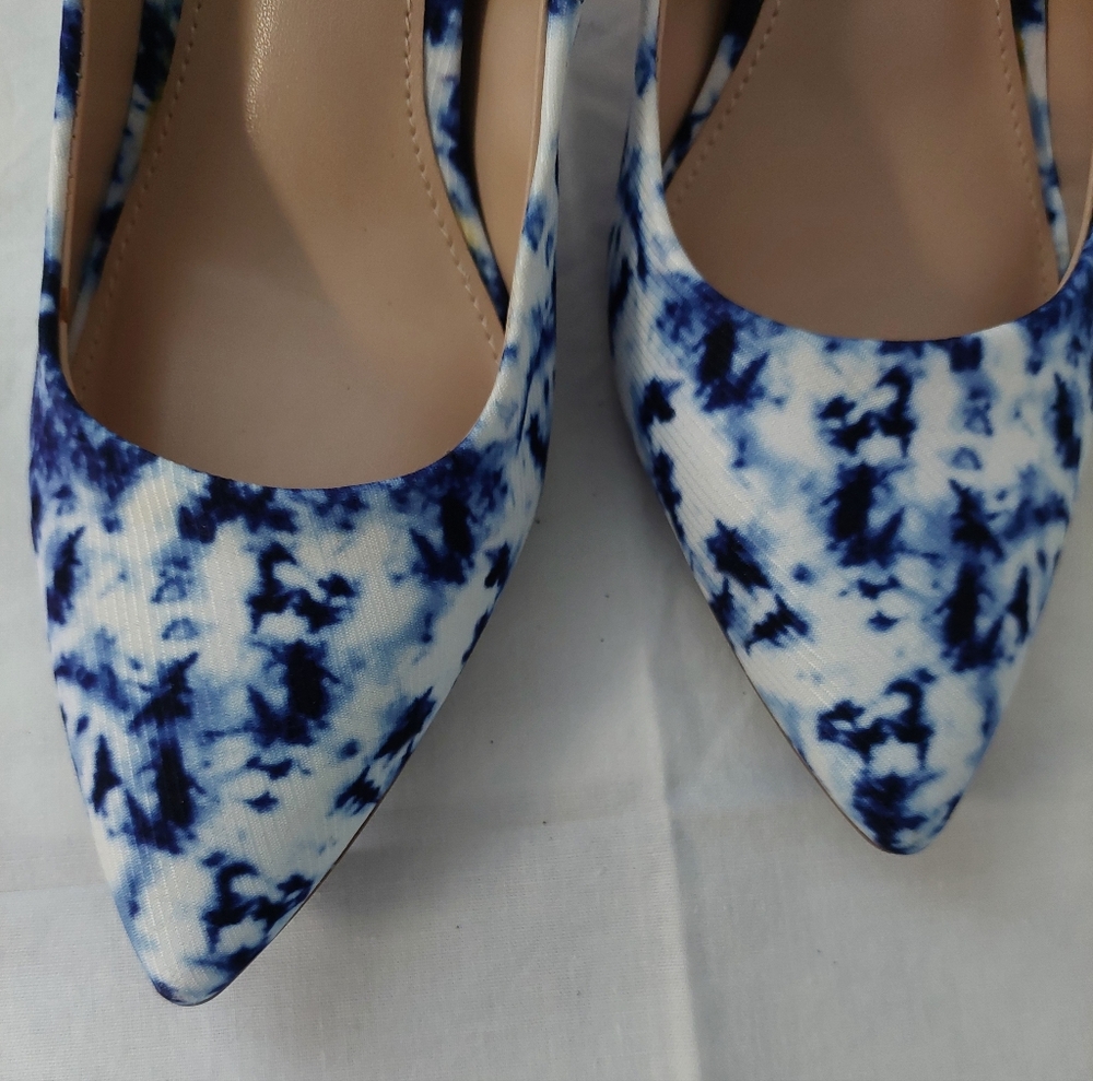 Kelly and Katie Blue and White Tye Dye Heels Size 5.5 - Picture 7 of 10